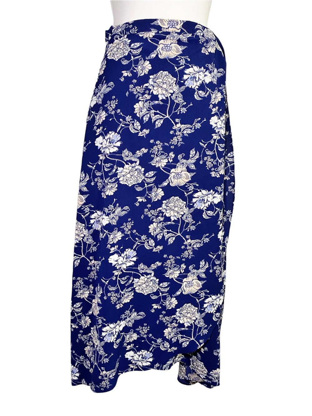 Blu Pepper | Francesca's Navy Blue Floral True Wrap Maxi Skirt Size M